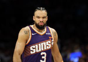 展示火力！狄龙过去两战场均砍下33分 命中率60.5% 三分42.9%