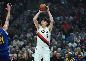 三分再轰！杨瀚森关键时刻连中2记三分 追到差1分！最终惜败