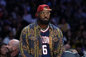 詹姆斯还没打呢！湖人本赛季前14战10胜4负 上赛季同期也是10-4