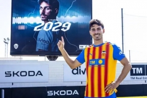 马卡：瓦伦西亚中场安德烈·阿尔梅达一年换三家经纪公司