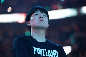 杨瀚森谈两记三分：不是指定战术就是想赢 会继续努力打磨细节