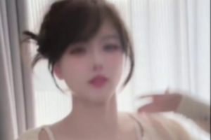 主持骆歆发布eatitup手势舞视频：嗯哼~小拽一下