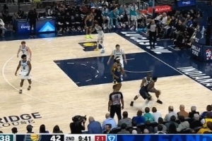 这纯蒙进的！西卡面对迪亚巴特 不调整翻身压哨打板长两分！