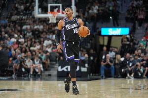 不放弃！分差30+后威少连中两记三分球止血