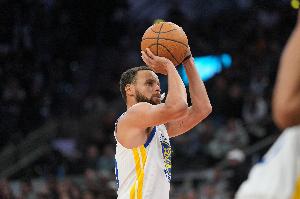 库里生涯第48次单场9+三分继续刷新纪录 利拉德14次第二克莱第三