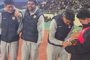 泰山球员泽卡、马德鲁加、彭啸现身齐鲁超决赛，与球迷互动