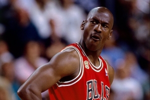 34年前的今天：乔丹罚球线调戏穆大叔 闭眼罚球空心入网