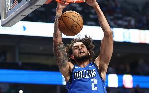 这么严重？Stein：独行侠中锋莱夫利可能将会因伤缺阵较长时间