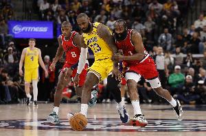 本赛季首次洛杉矶德比！詹东领衔湖人首发 登卡领衔快船首发