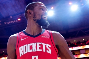 杨毅：杜兰特的每一步选择都在减少对自己要求 最初学詹姆斯抱团