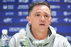 国安主帅：对球迷说对不起 我们尽了全力 我觉得我们正走在正轨上