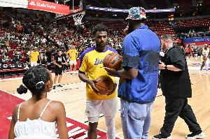 詹姆斯：我会和布朗尼分享经验 但我希望他经历磨难&走自己的路