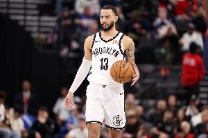 球进灯亮！泰瑞斯·马丁极速推进轰进第三节压哨打板三分