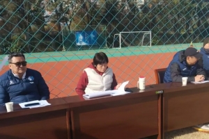 盐城足球队球员选拔测试活动开启，水庆霞等专家现场考核