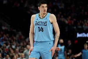 抢爆祖巴茨！埃迪狂揽21板&8前场板 4中2贡献5分3助3帽