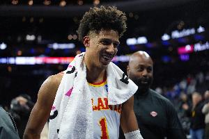 从发展联盟打成新鹰王！老鹰全能战士崛起 他让杨少侠感受到危机