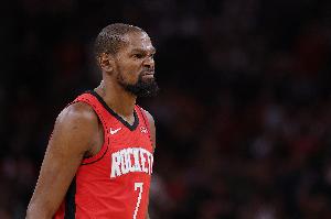 杀手锏！杜兰特连续中投得手 拿到4分带队追赶