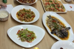 食堂阿姨行业中的GOATJunjia分享JDG基地晚餐 已经被征服