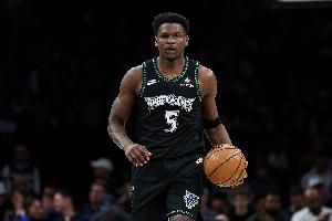 火力全开！爱德华兹第三节爆砍19分 三节拿到29分4板