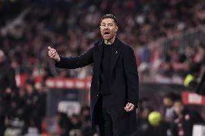 记者：阿隆索与多名皇马球员沟通，表示自己愿意调整战术风格