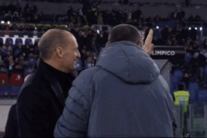 米体：阿莱格里赛前向拉齐奥助教挥手致意和解，两人上周末曾争执