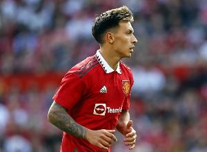 对阵铁锤帮能否首发？记者：利桑德罗随队抵达老特拉福德