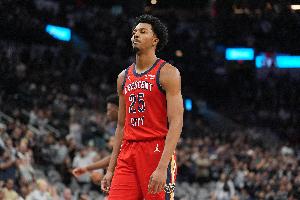 挺全面但手感一般！墨菲17中7&三分5中0 砍下21分7篮板8助攻