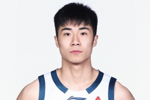 状态糟糕！新科榜眼杜智博出战20分钟仅拿5分2助 出现5失误