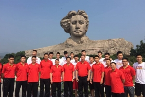 时隔10年再次造访橘子洲！翟晓川晒旧照：2015-2025