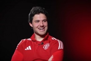 拉门斯专访：最想和C罗基恩踢球|手套上是科比的8和24|我远射很强