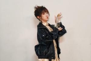 进步最快解说主持！夏安晒照：愿我们有远大梦想 嘿嘿给大家比心！