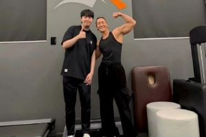 +肌肉！健身教练来到HLE后分享与Kanavi的合影