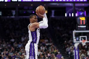 威少本赛季首发时场均14.5分7.6板7.5助1.5断 真实命中率54%