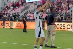 决赛失利，穆勒社媒晒谢场视频：感谢温哥华白浪球迷的支持