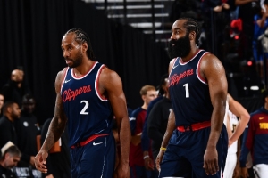 小卡：哈登仍然在像联盟门面般打球 36岁的他竞技状态依旧非常好