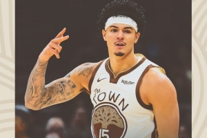 板凳奇兵！勇士发布赢球海报：桑托斯成为封面人物