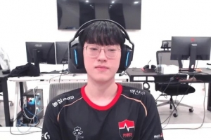 Scout：在LCK也产生了和T1交手的机会，想通过那些机会学习