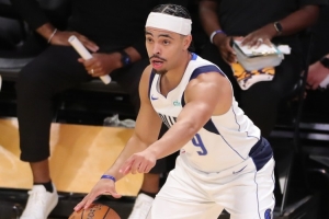 浓眉：小内姆哈德能做出正确的判断和决策 能满足你对控卫的期望