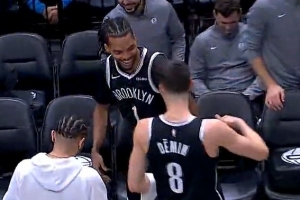 Show time！小迈克尔·波特头后轻巧妙传 扎威反击秀单臂大风车