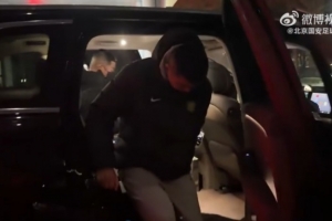 一个肋骨疼上车费劲，一个嘴缝20多针，致敬每一位为冠军付出的人