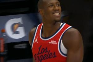 尬住！哈登反击长传 邓恩上空篮被筐帽了......