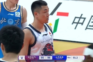 关键时刻三分+两罚定胜局！高诗岩4中2拿到8分5板8助