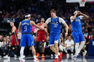 对阵火箭！独行侠首发：小内姆哈德 弗拉格 马绍尔 华盛顿 浓眉