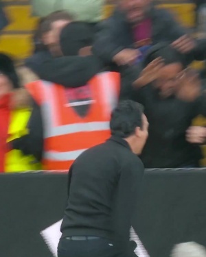 释放激情维拉读秒绝杀阿森纳，埃梅里狂奔三连跳+握拳怒吼