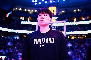 队记：杨瀚森没有表现出首发的实力 也还没准备好做个合格的轮换