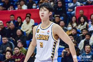 手感冰凉！赵嘉仁7中1仅拿3分1板2助1帽