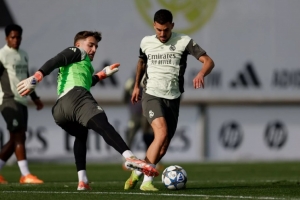 备战曼城！皇马官方晒训练图：卡马文加、塞巴略斯在列