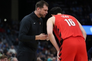 马健：瀚森防守基本完成任务但进攻要更坚决 他要拿出CBA对抗强度