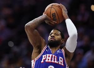 攻守兼备！保罗·乔治半场5中2拿到7分4板2断 正负值+5