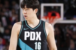 韩乔生：杨瀚森慢热是老毛病 下半场回暖后进攻天赋一览无余！